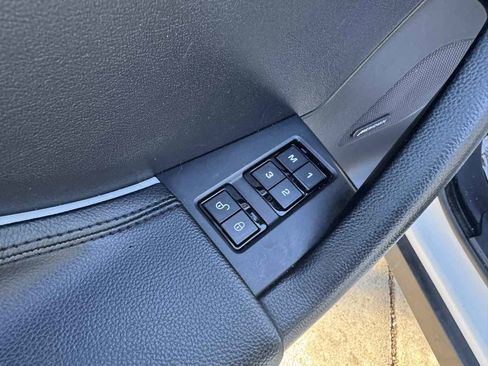 Used 2020 Jaguar F-PACE Premium image 15