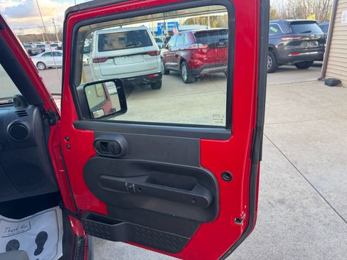 Used 2008 Jeep Wrangler Unlimited Rubicon w/ Dual Top Group image 15