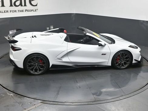 Used 2023 Chevrolet Corvette Stingray Convertible w/ Chrome Exterior Badge Package RWD image 38