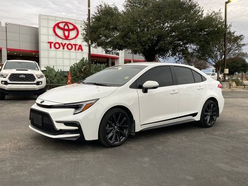 Used 2025 Toyota Corolla SE image 1