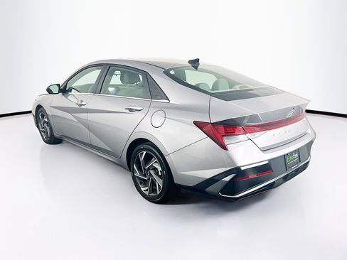 Used 2025 Hyundai Elantra SEL image 5