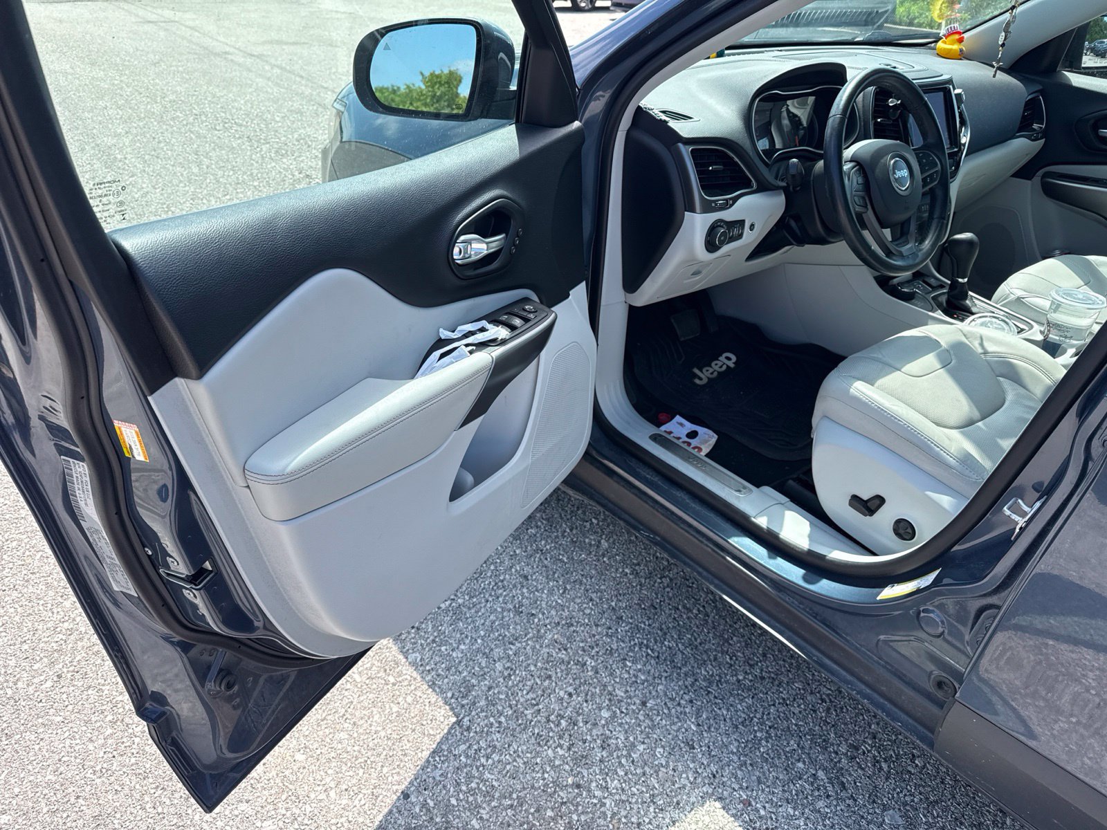 Used 2021 Jeep Cherokee Limited w/ Elite Package AWD/4WD image 15