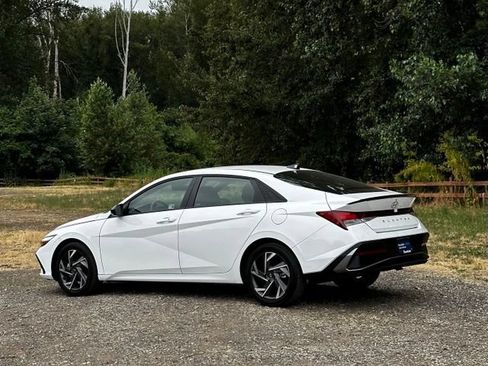 Used 2025 Hyundai Elantra Sport FWD image 7