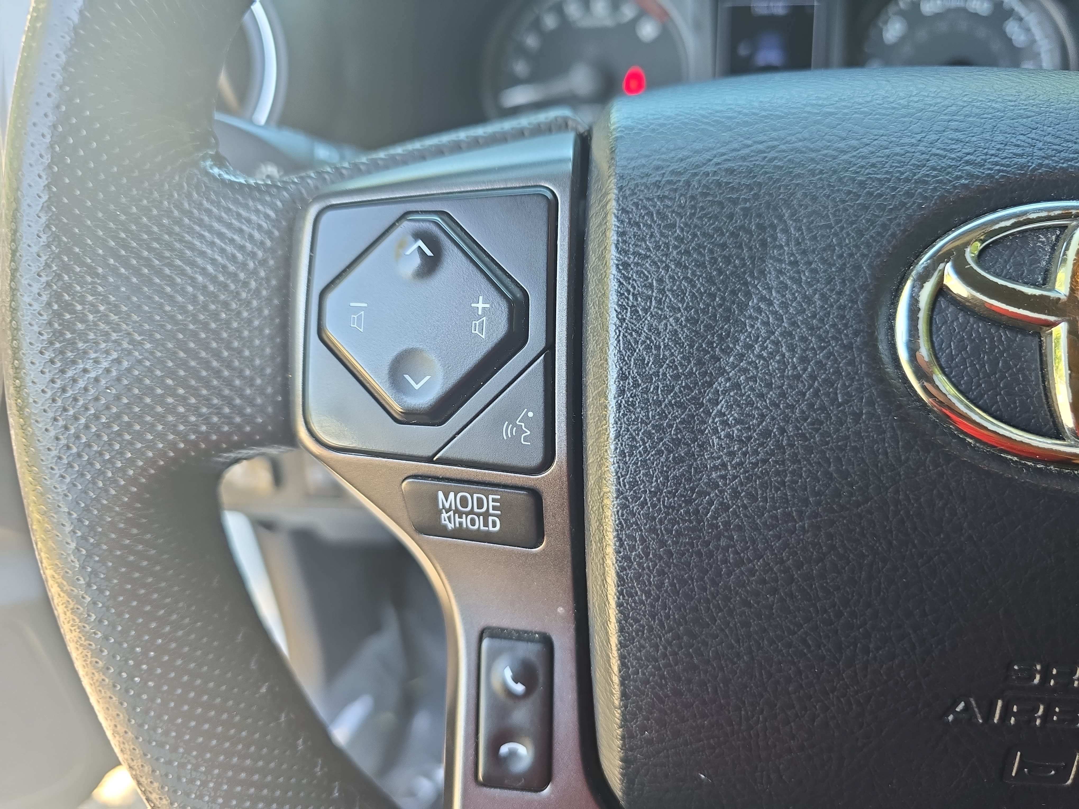 Used 2020 Toyota Tacoma TRD Sport w/ TRD Premium Sport Package AWD/4WD image 16