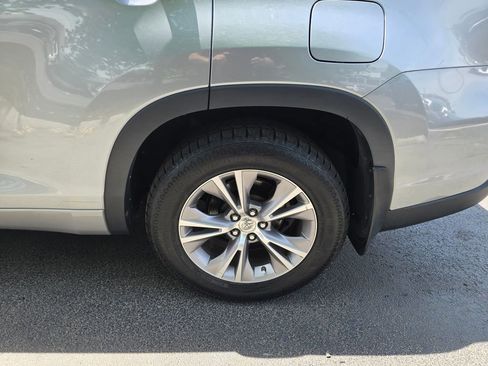 Used 2015 Toyota Highlander XLE AWD/4WD image 4