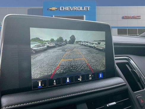 Used 2023 GMC Yukon XL SLT w/ SLT Premium Package AWD/4WD image 14