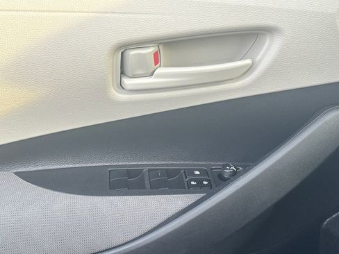 Used 2025 Toyota Corolla LE image 34