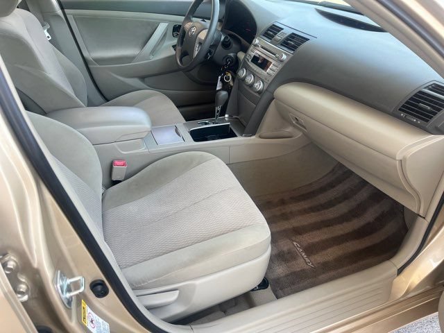 Used 2010 Toyota Camry LE FWD image 6