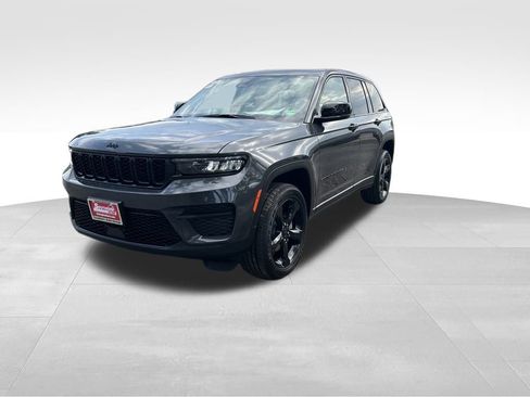 New 2025 Jeep Grand Cherokee Altitude image 2