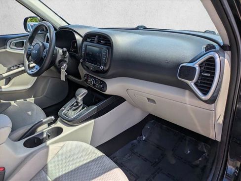 Used 2023 Kia Soul LX w/ LX Technology Package FWD image 20