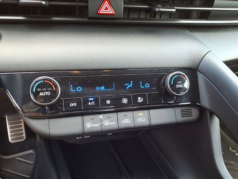 Used 2025 Hyundai Elantra Sport image 16