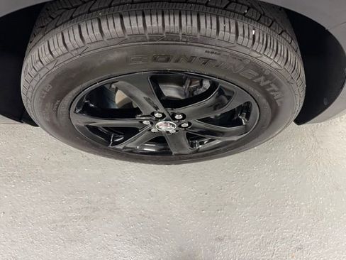 Used 2024 Buick Enclave Essence w/ Sport Touring Edition image 4