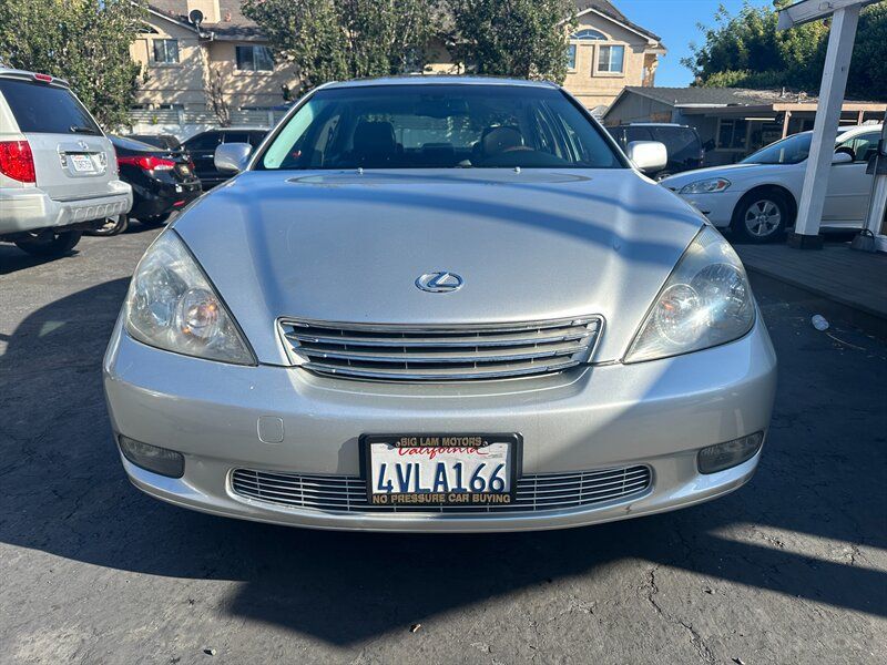 Used 2002 Lexus ES 330 w/ Premium Pkg FWD image 2
