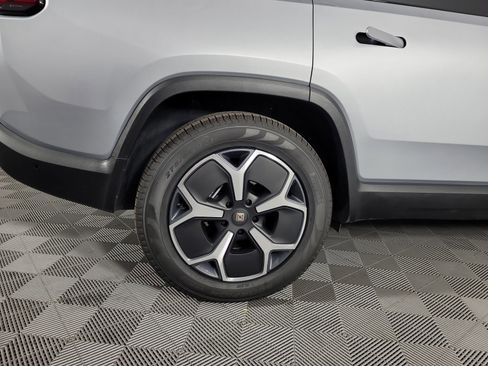 Used 2024 Rivian R1S Adventure image 12