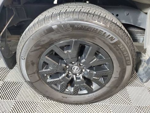 Used 2022 Nissan Frontier SV RWD image 9