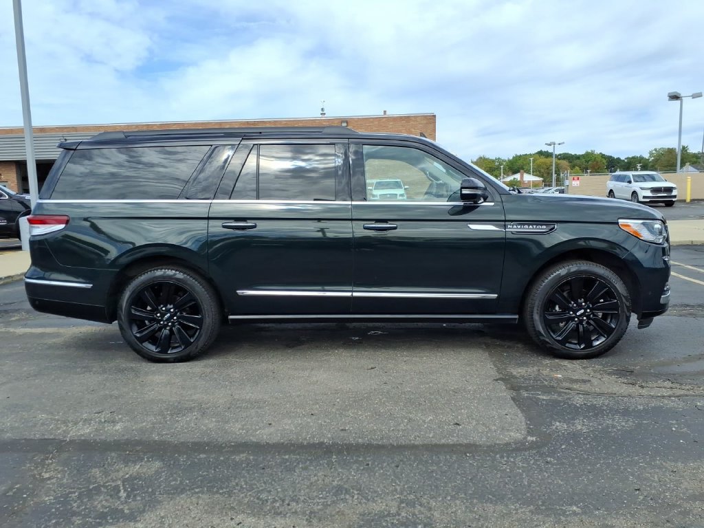 Used 2024 Lincoln Navigator L Black Label AWD/4WD image 8