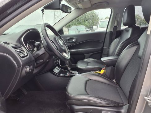 Used 2019 Jeep Compass Latitude FWD image 17