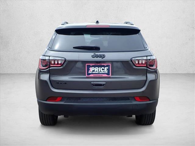 Used 2023 Jeep Compass Latitude w/ Convenience Group AWD/4WD image 3