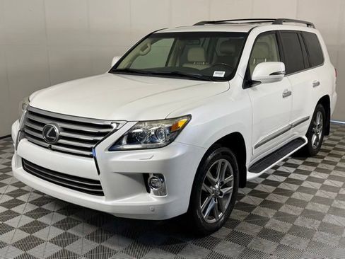 Used 2014 Lexus LX 570 4WD image 2