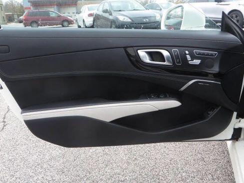 Used 2015 Mercedes-Benz SL 550 image 11