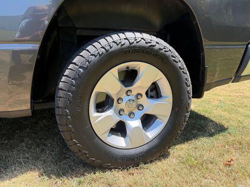 Used 2019 RAM 1500 Big Horn AWD/4WD image 9