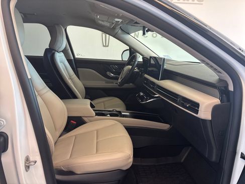 Certified 2026 Lincoln Corsair Premiere FWD image 6