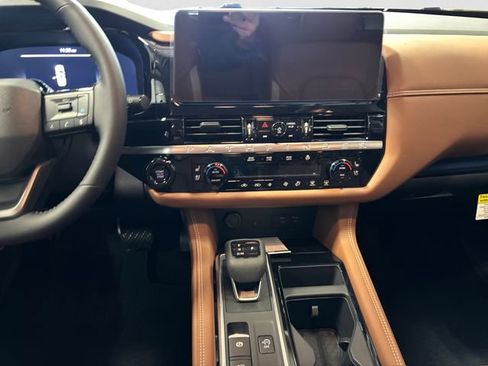 New 2026 Nissan Pathfinder Platinum w/ Lighting Package AWD/4WD image 12