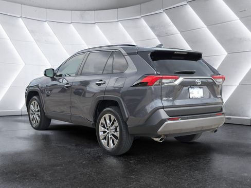 Used 2020 Toyota RAV4 Limited FWD image 5