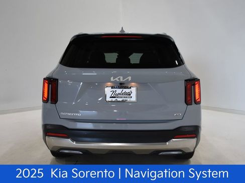 Certified 2025 Kia Sorento S AWD/4WD image 5