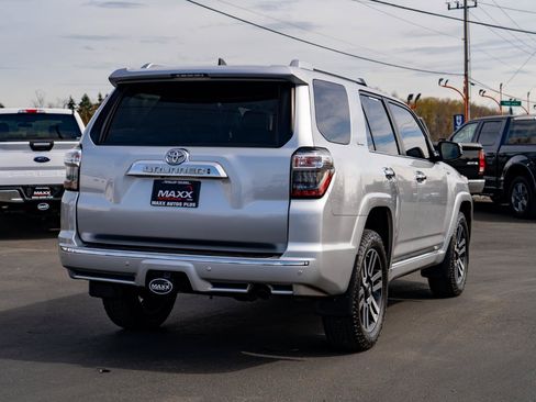 Used 2019 Toyota 4Runner SR5 AWD/4WD image 10