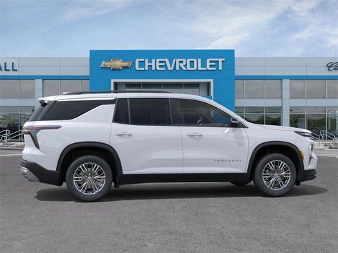 New 2026 Chevrolet Traverse LT w/ Driver Confidence Package image 5