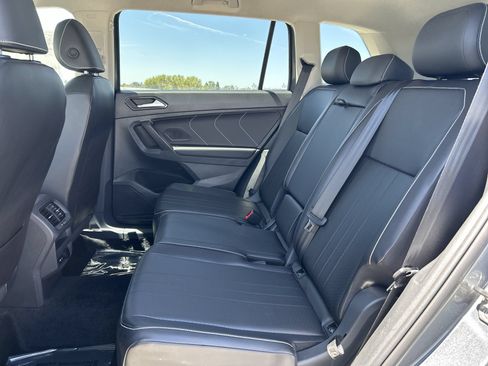 Used 2024 Volkswagen Tiguan SE AWD/4WD image 24