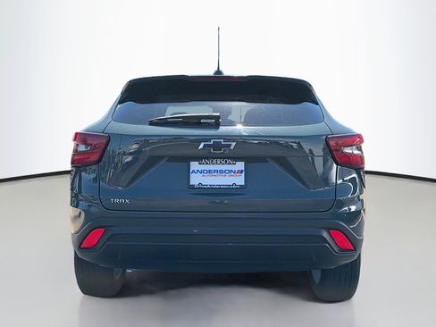Used 2025 Chevrolet Trax LS w/ LS Convenience Package FWD image 16