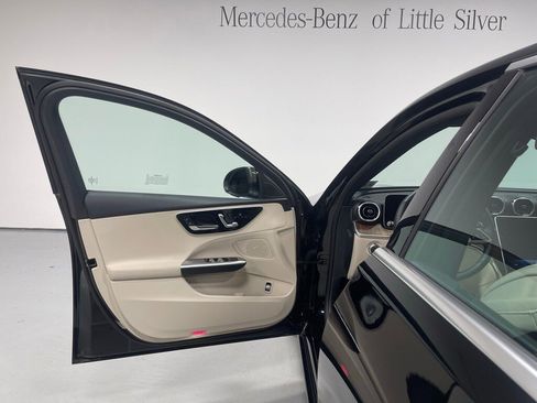 Used 2025 Mercedes-Benz C 300 4MATIC Sedan image 17