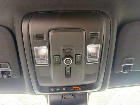 Used 2025 GMC Yukon XL Denali AWD/4WD image 22