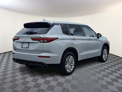 Used 2022 Mitsubishi Outlander ES FWD image 6