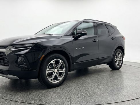 Used 2025 Chevrolet Blazer LT FWD image 3