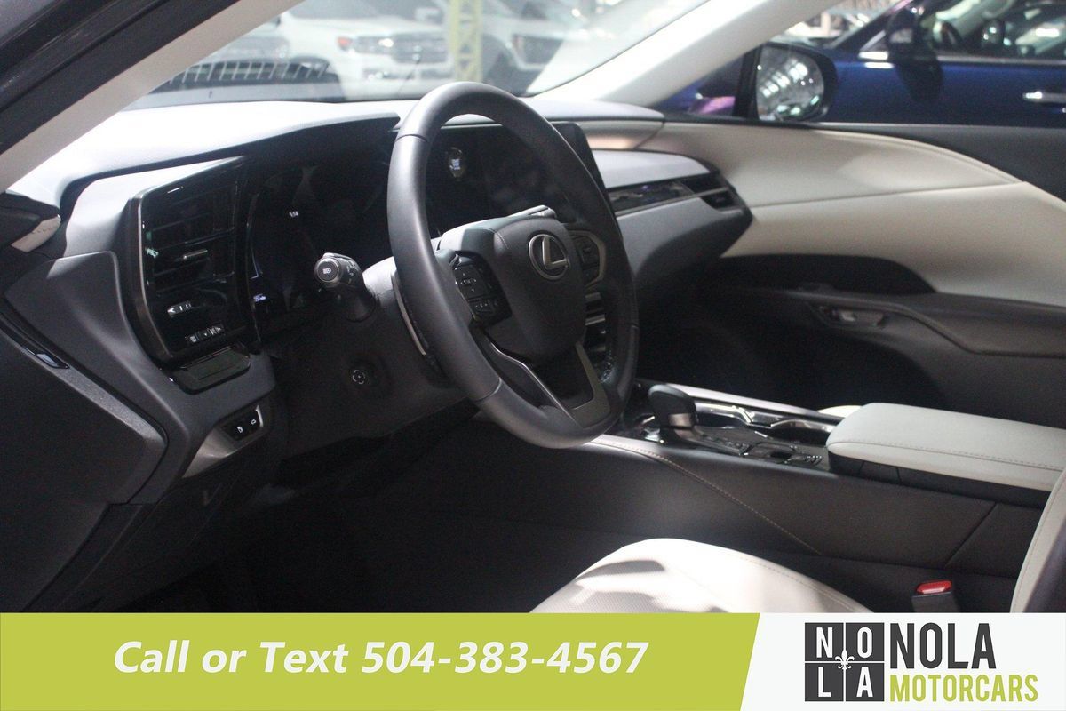 Used 2024 Lexus RX 350 FWD w/ Technology Package image 3
