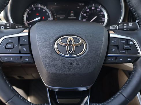 Used 2021 Toyota Highlander Platinum AWD/4WD image 23