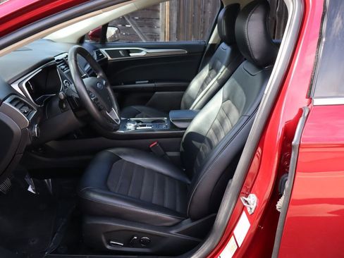 Used 2017 Ford Fusion SE w/ Equipment Group 201A image 19