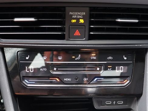 Used 2025 Volkswagen Jetta SE FWD image 45