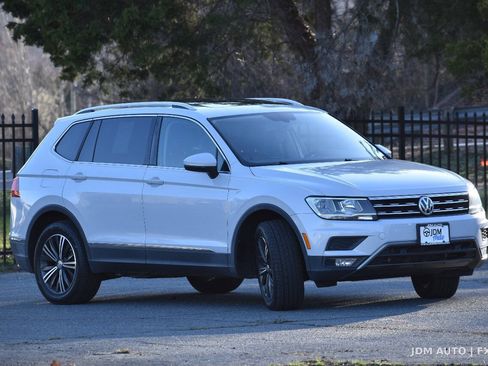 Used 2019 Volkswagen Tiguan SEL w/ 3rd Row Seat Package AWD/4WD image 4