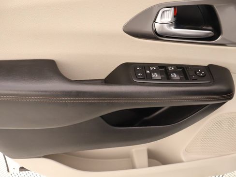 Used 2020 Chrysler Pacifica Touring-L Plus w/ Advanced Safetytec Group FWD image 16