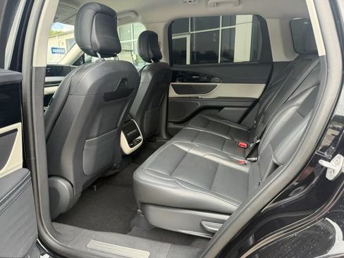 Used 2025 Lincoln Nautilus Premier AWD/4WD image 13