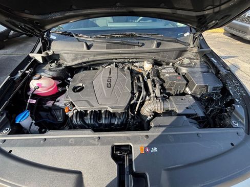 Used 2025 Kia Sportage LX image 32