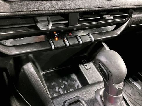 Used 2024 Chevrolet Colorado W/T image 16