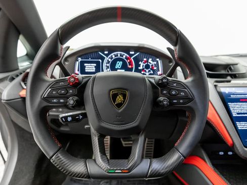 Used 2024 Lamborghini Revuelto image 15