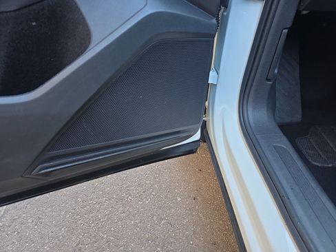 Used 2018 Volkswagen Tiguan S image 27