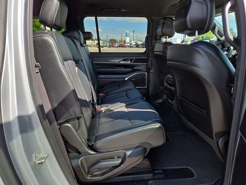 Used 2024 Jeep Wagoneer L Series II w/ Flexible Seating Group AWD/4WD image 37