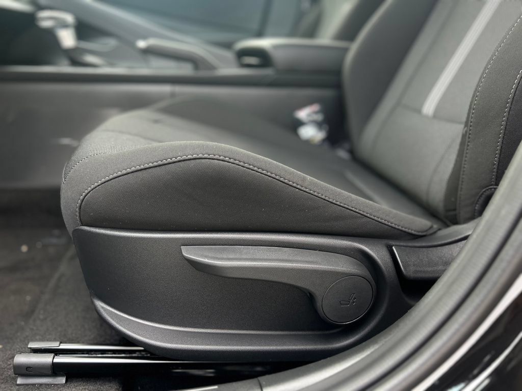 Certified 2026 Hyundai Elantra SE FWD image 19